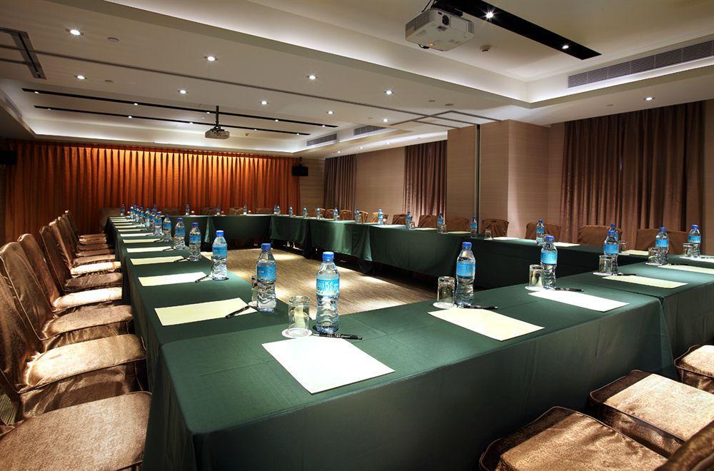 Two Tails Hotel Luzhou Тайбэй Экстерьер фото