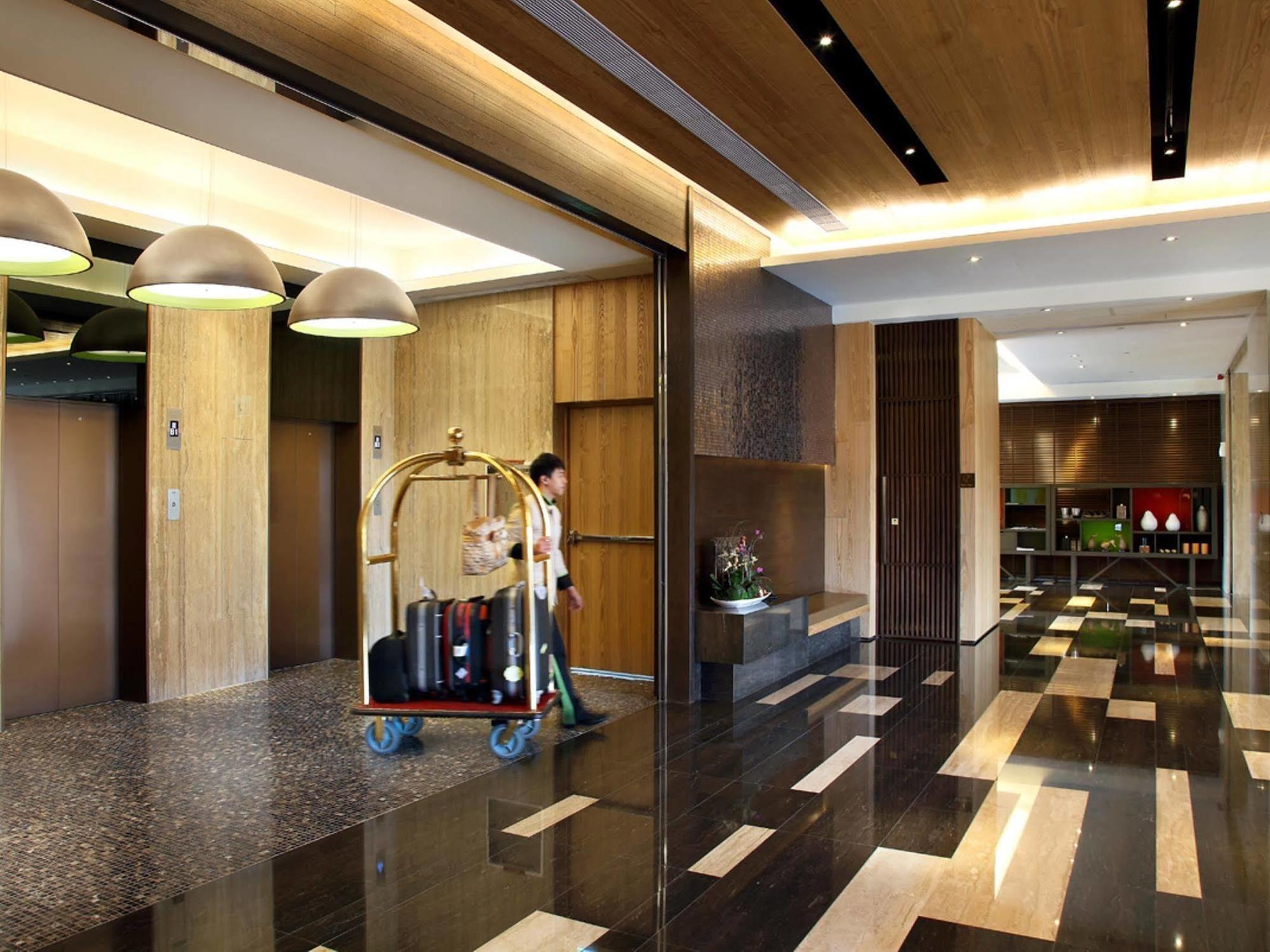Two Tails Hotel Luzhou Тайбэй Экстерьер фото
