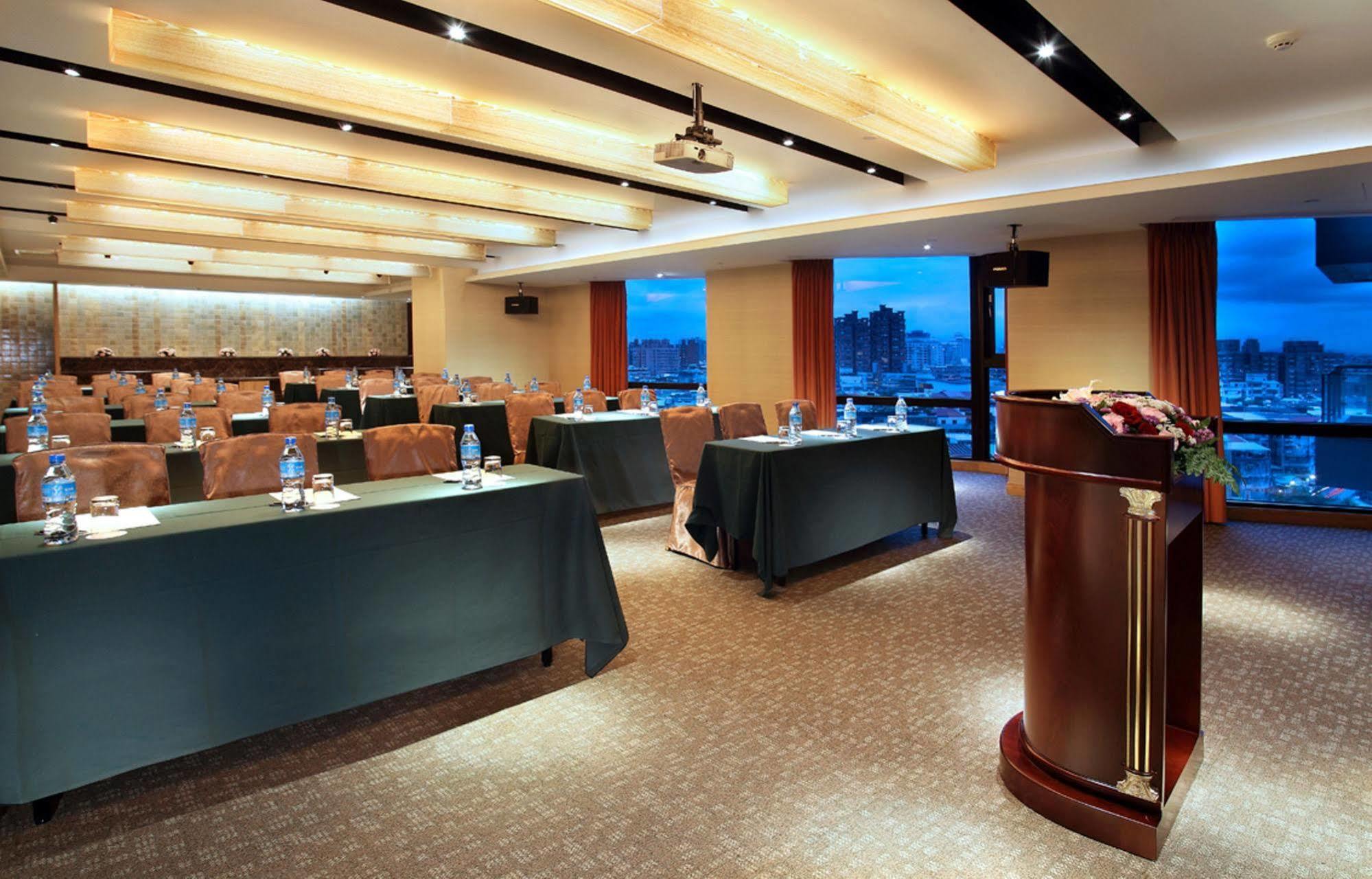 Two Tails Hotel Luzhou Тайбэй Экстерьер фото