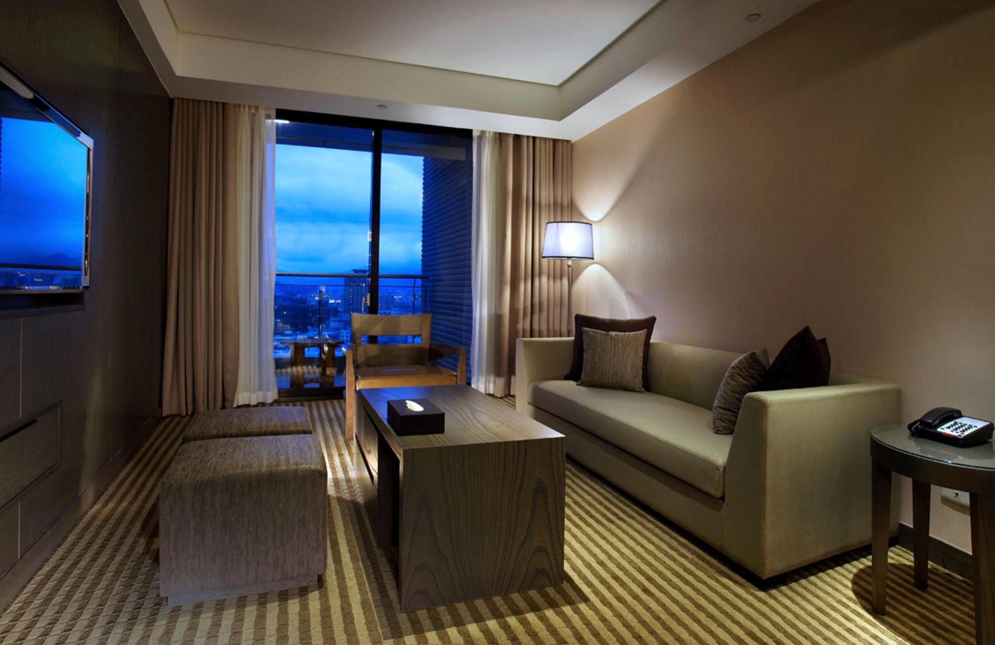 Two Tails Hotel Luzhou Тайбэй Экстерьер фото