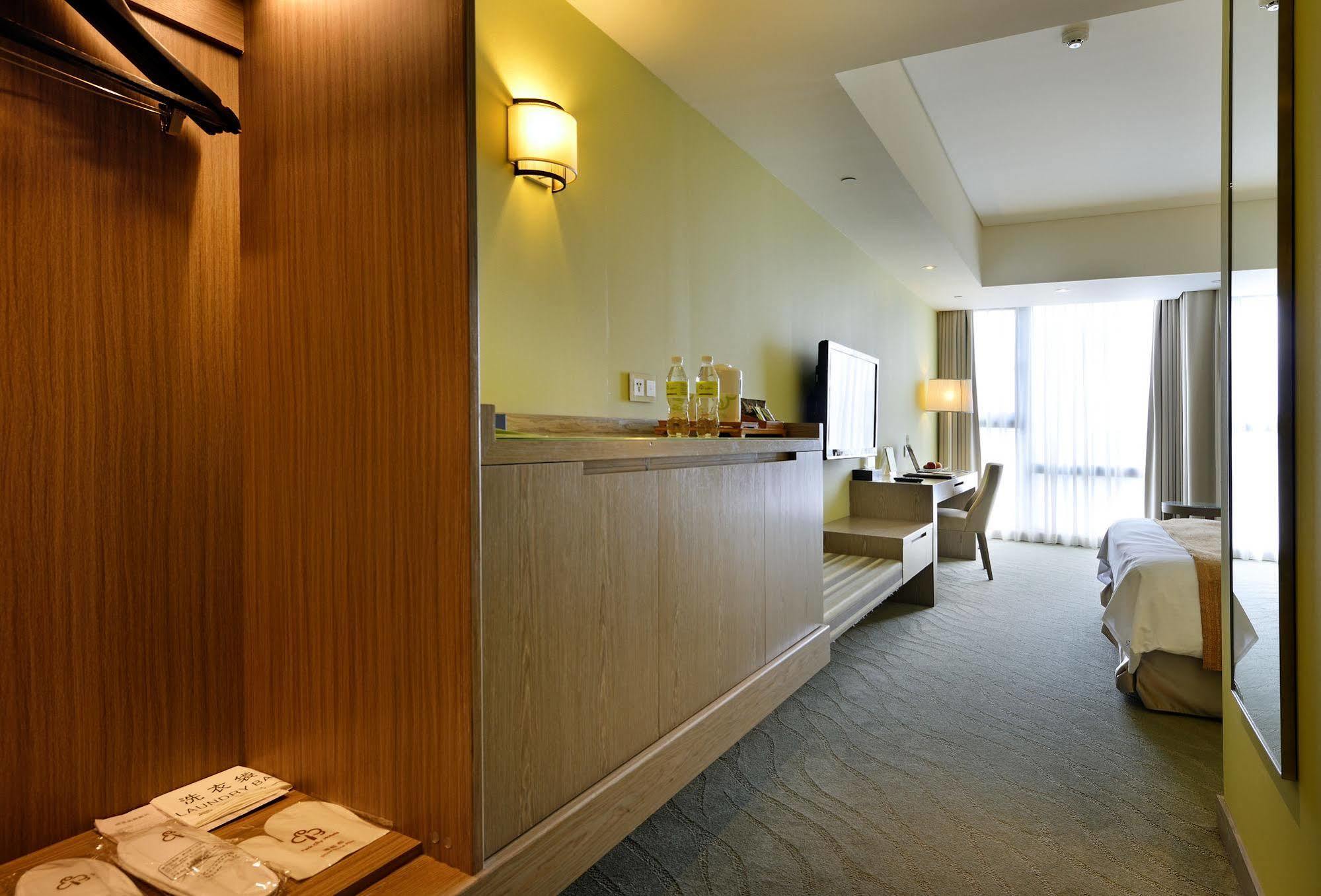 Two Tails Hotel Luzhou Тайбэй Экстерьер фото